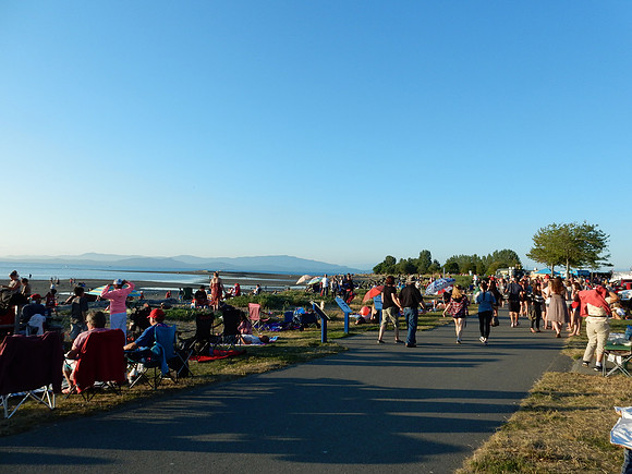 Patiently waiting for sundown and the fireworks.