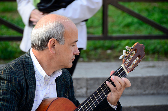 Classical guitarist on the street in Rome