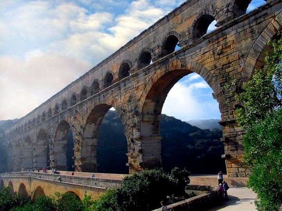 Pont-Du-Gard, old Roman aquaduct