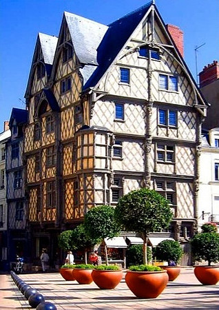 XIV century house in Anger